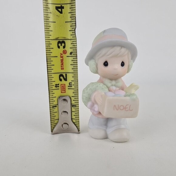 Precious Moments 529435 Dusty Boy w/ Box of Ornament Christmas Figurine - Picture 2 of 5